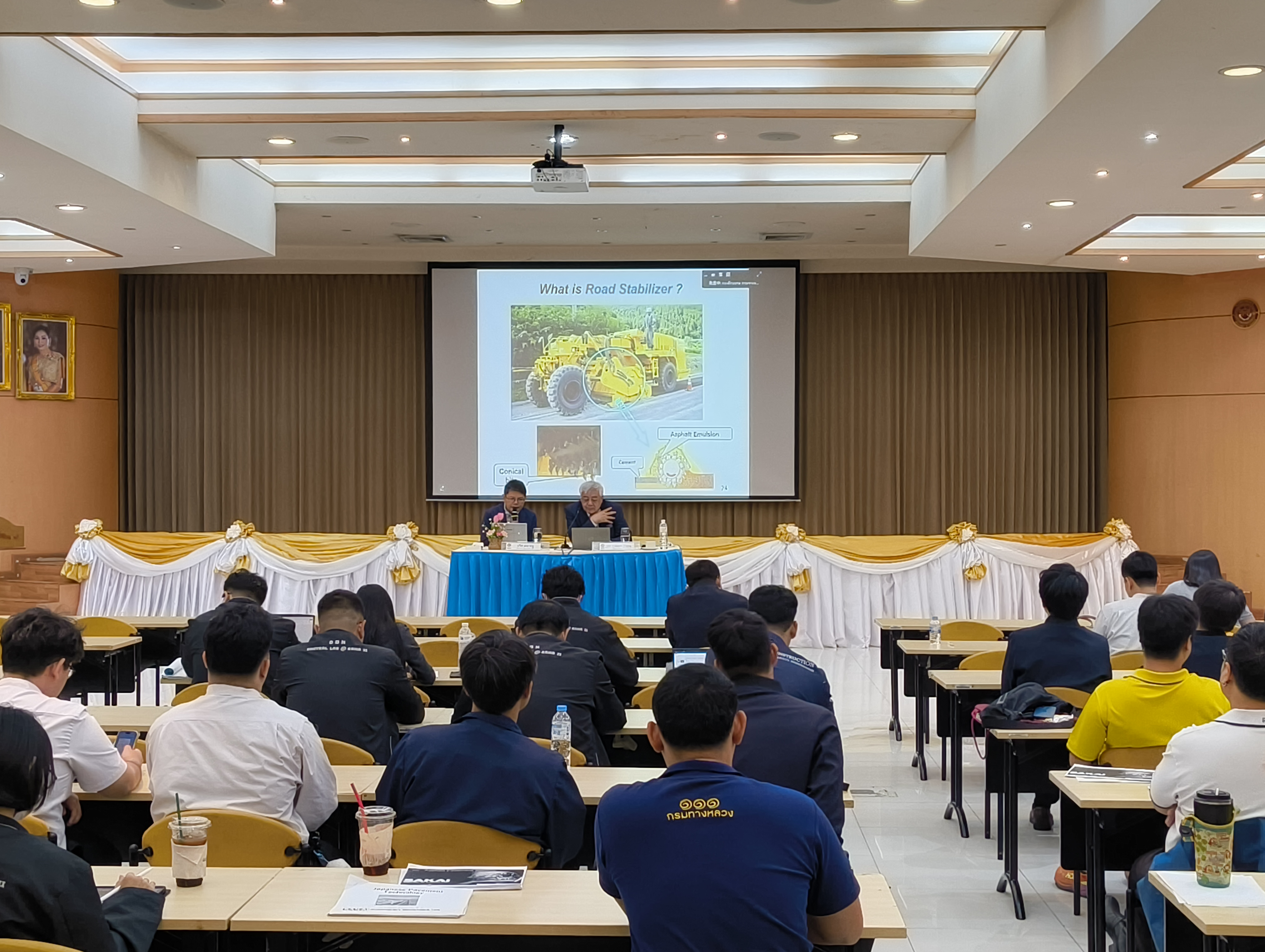 Sakai Heavy Industries, Ltd. Strengthens Partnership with Thailand by Hosting Road Paving Technology Seminar for Over 850 Attendees